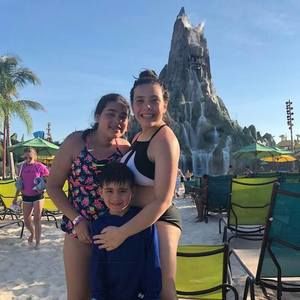 Meet your Posher, Elisa